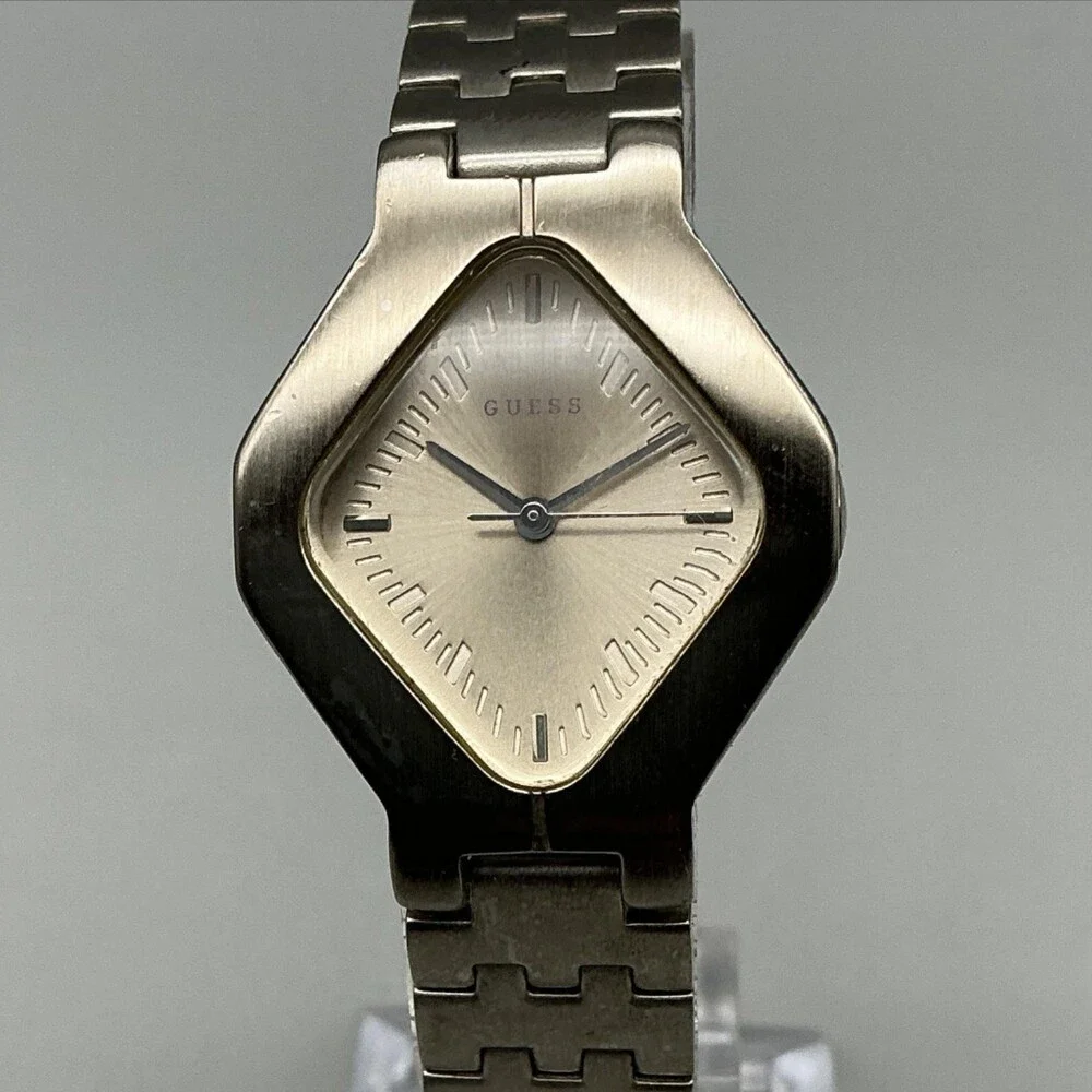 Guess Womens Watch 27mm Champagne Dial Silver Tone Stainless New Battery 7